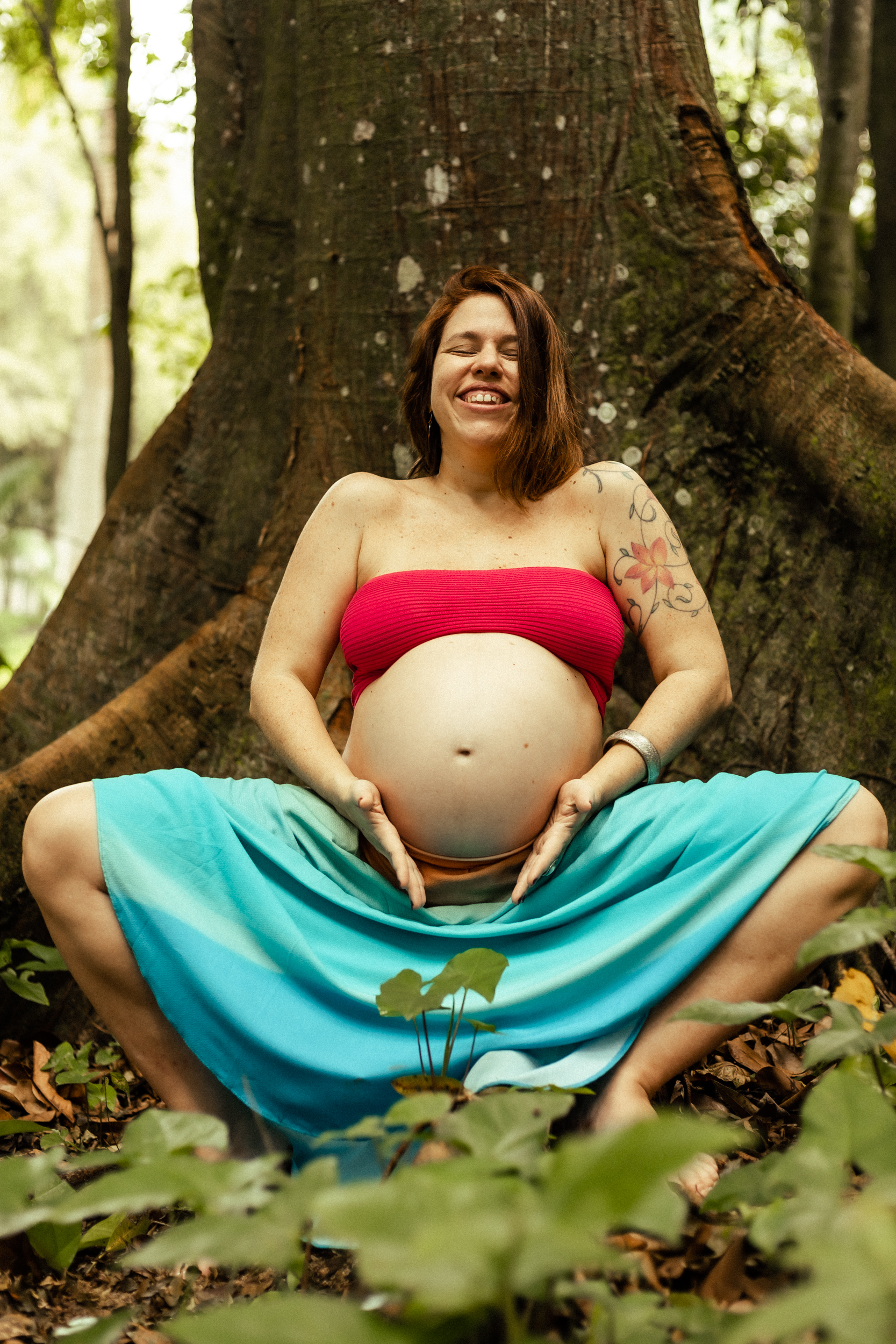 Gestante na natureza - fotografia de gestação